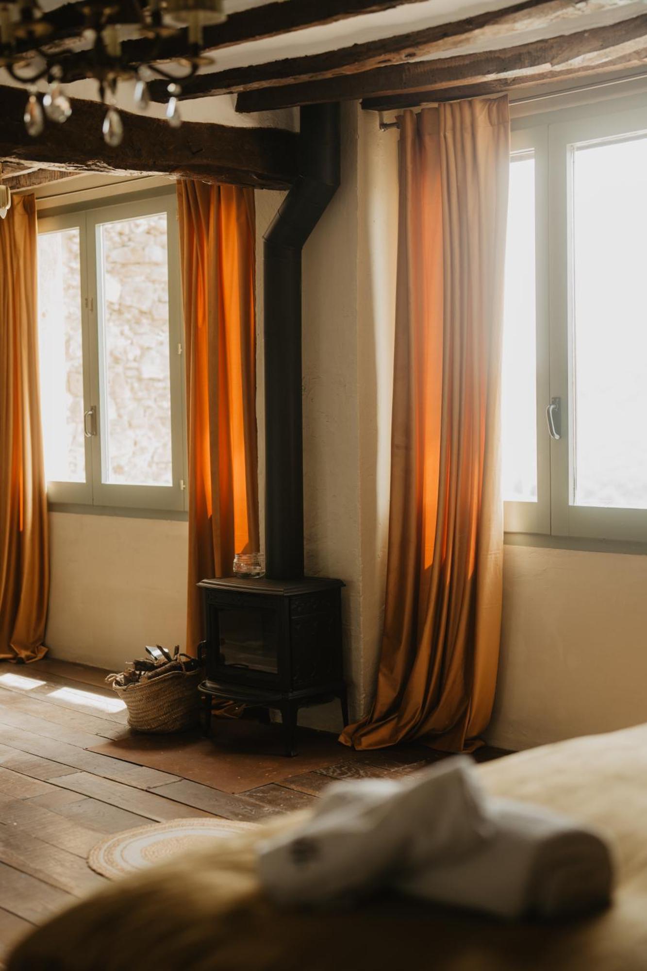 Mas El Mir Guest House รีโปลล์ ภายนอก รูปภาพ