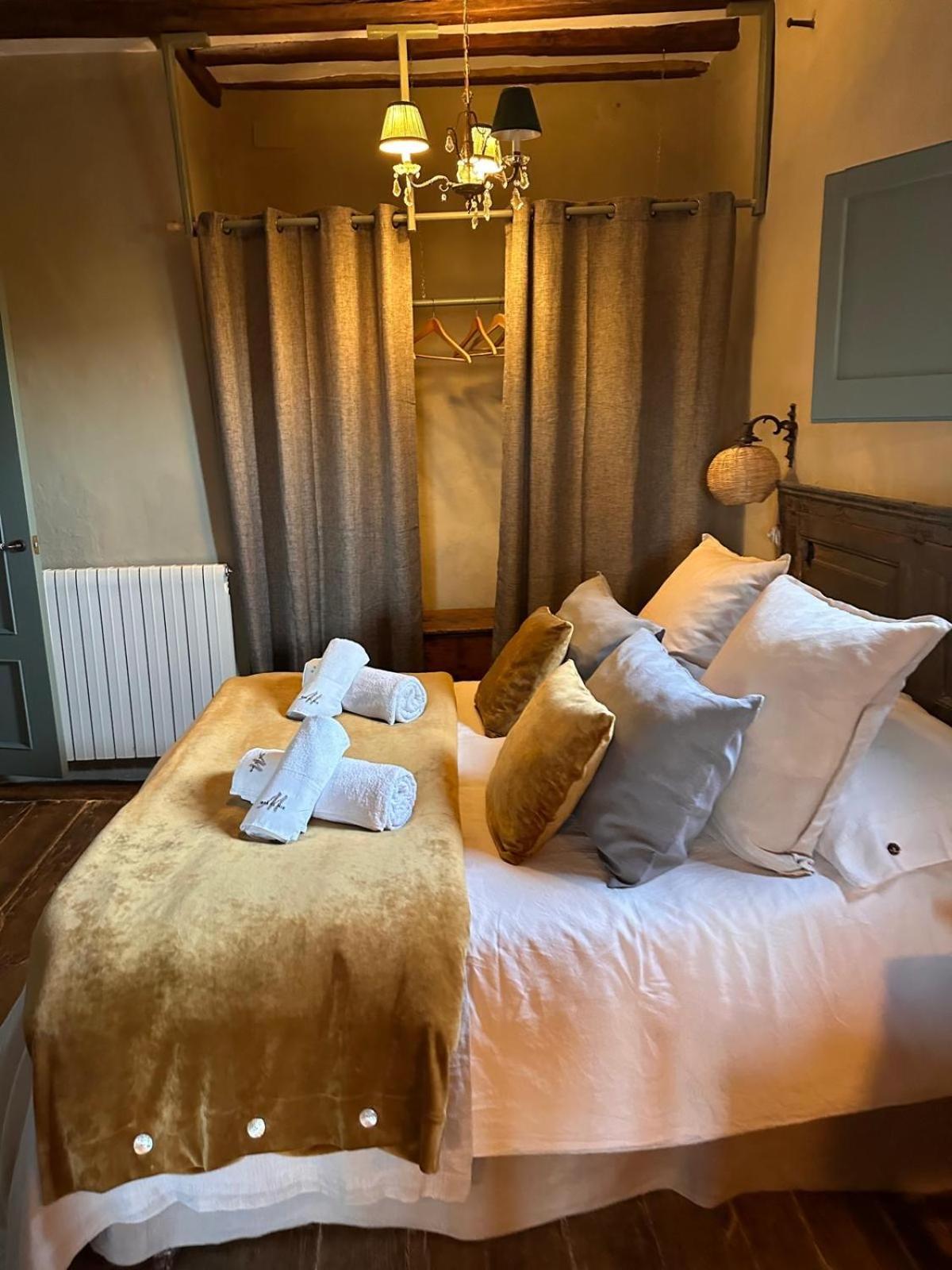 Mas El Mir Guest House รีโปลล์ ภายนอก รูปภาพ